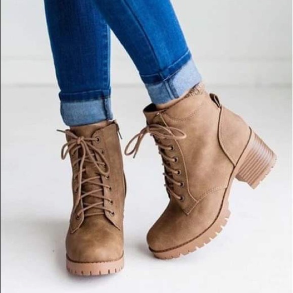 The House Of Gentry Shoes - Tan Lace Up Boots
